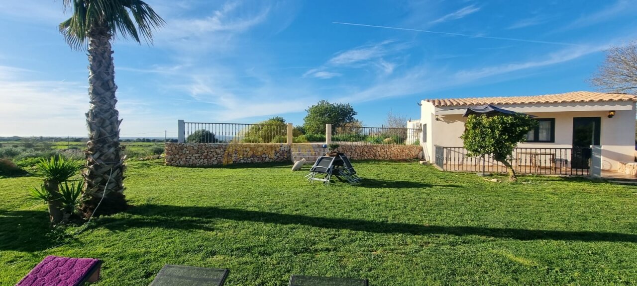 Finca auf einer Etage mit Gästeapartment und Poolanlage 
