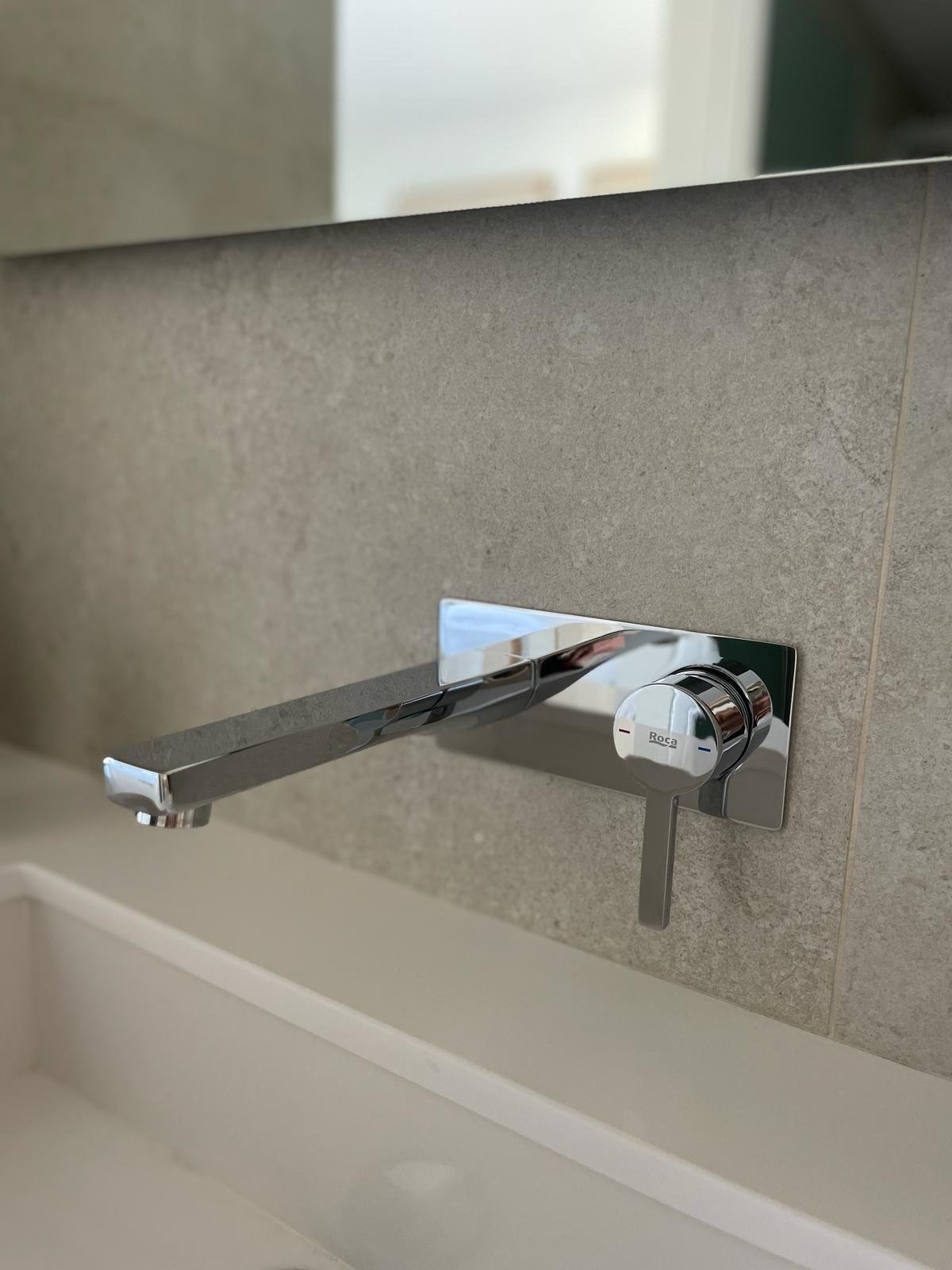 Hochwertige Waschtischarmatur mit wandmontiertem Design und Premium-Verarbeitung Hochwertige Waschtischarmatur mit wandmontiertem Design und Premium-Verarbeitung