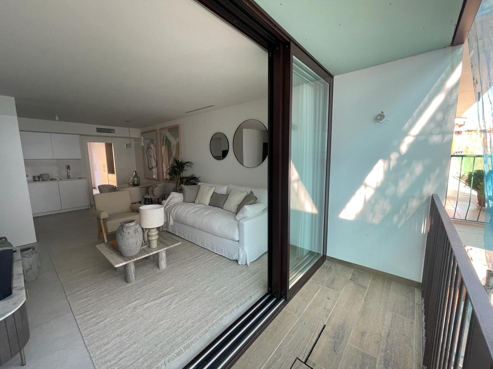Wohnzimmer mit Schiebetür Wohnzimmer mit Schiebetür