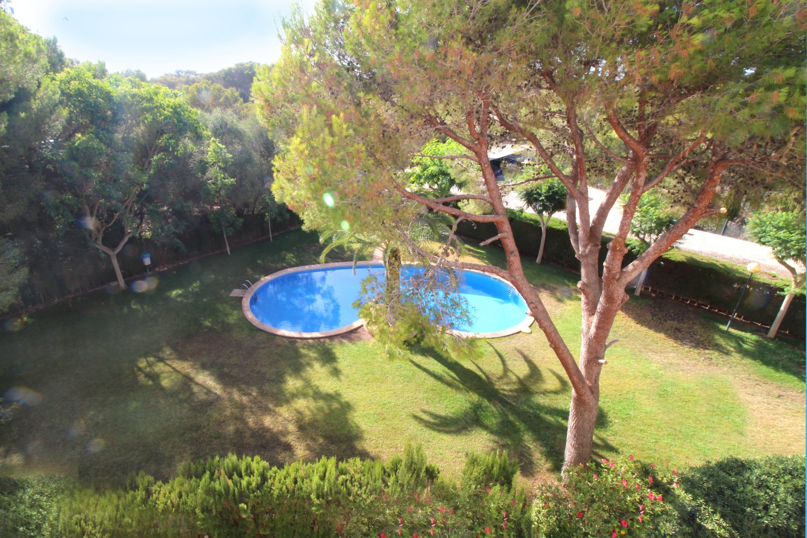 Solide Penthouse-Wohnung in begehrter Anlage mit Pool und Atrium  Solide Penthouse-Wohnung in begehrter Anlage mit Pool und Atrium