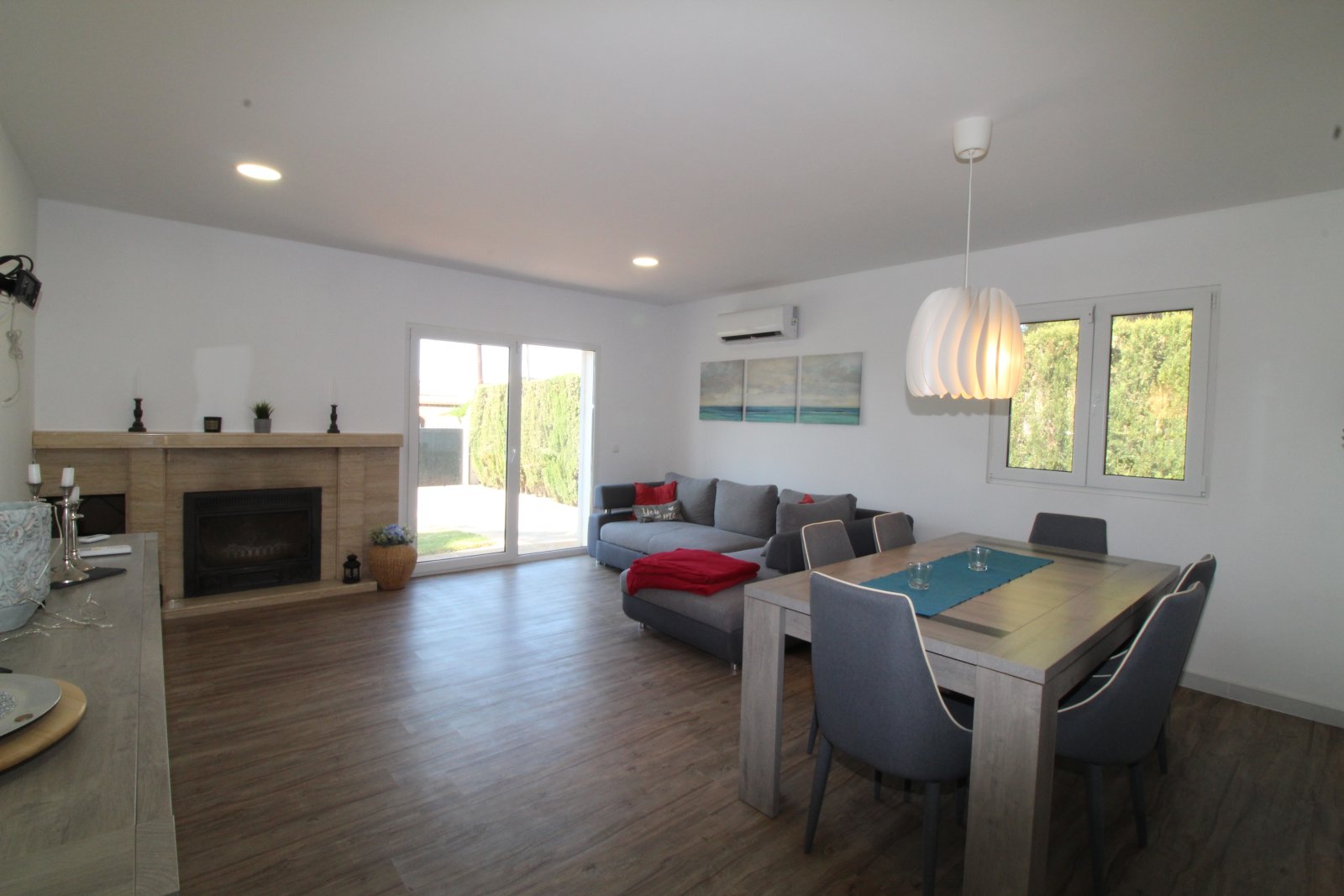 Wohnzimmer mit Kamin Wohnzimmer mit Kamin