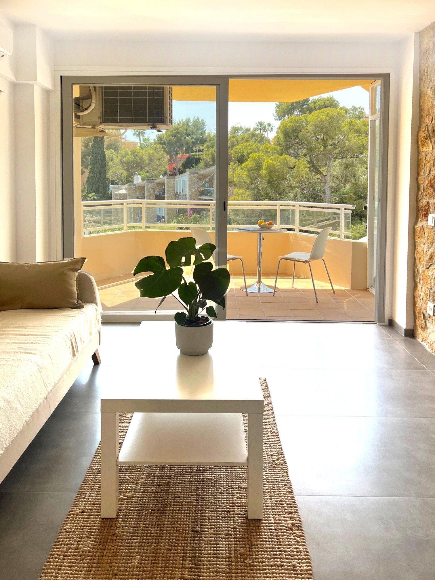 Wohnzimmer mit Blick auf die Terrasse Wohnzimmer mit Blick auf die Terrasse