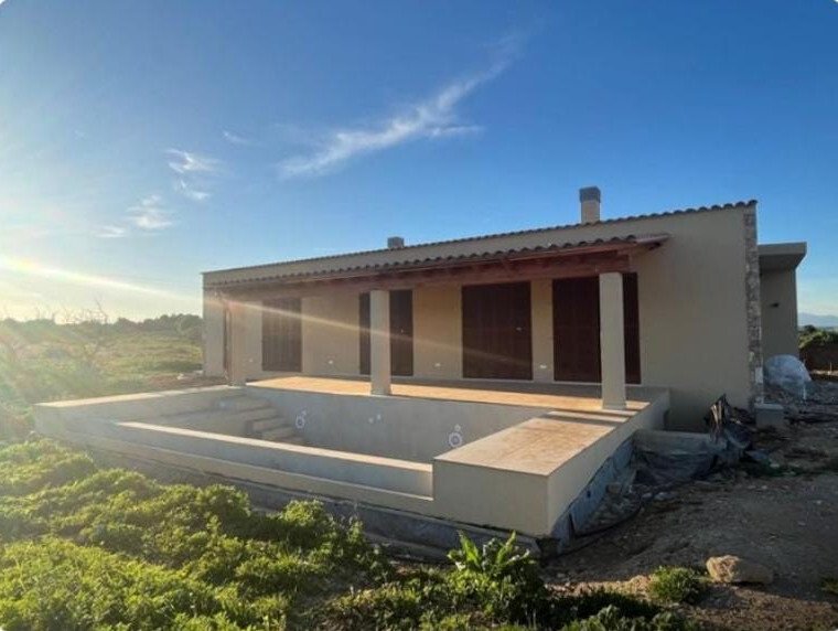 Finca Hausansicht von vorne mit Pool Finca Hausansicht von vorne mit Pool