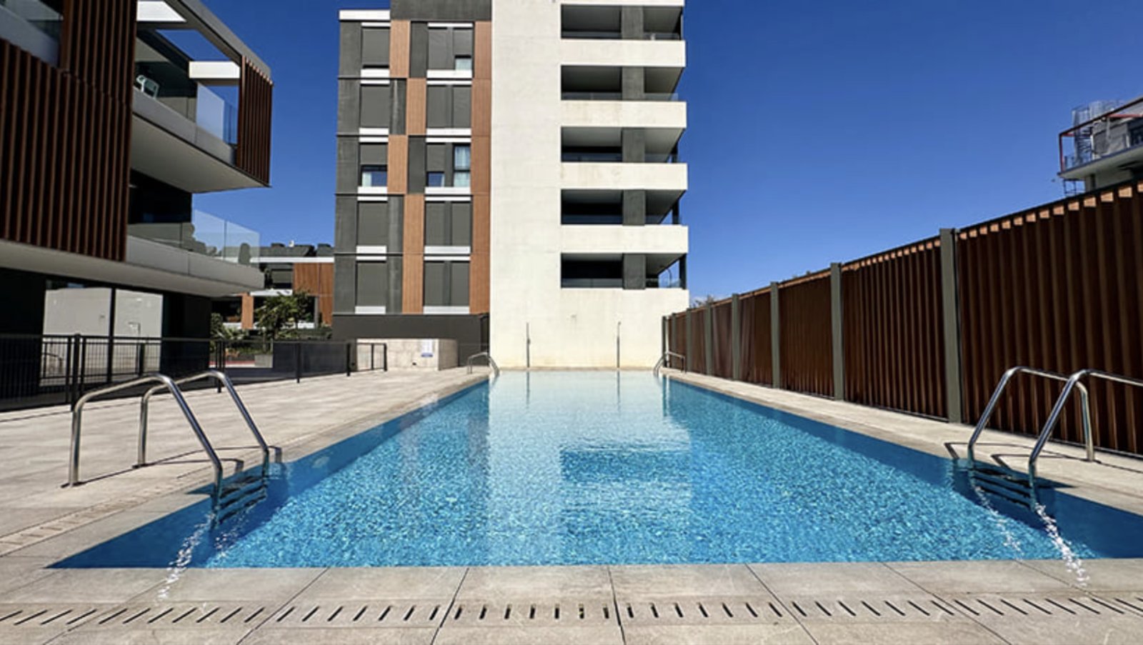 Ansicht mit Pool Ansicht mit Pool