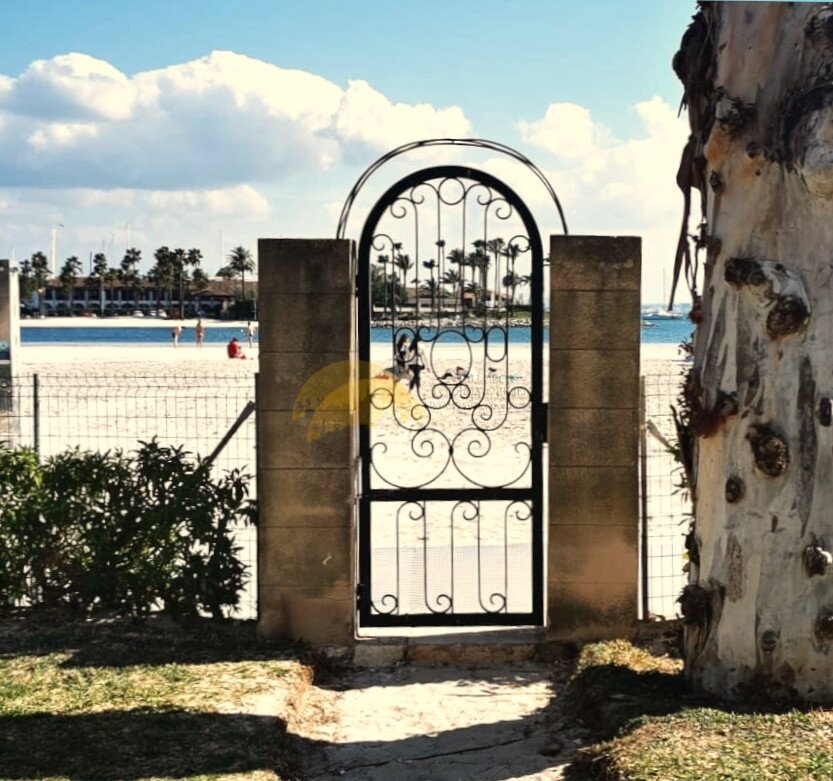 Ausgang von der Analge direkt zum Strand Ausgang von der Analge direkt zum Strand