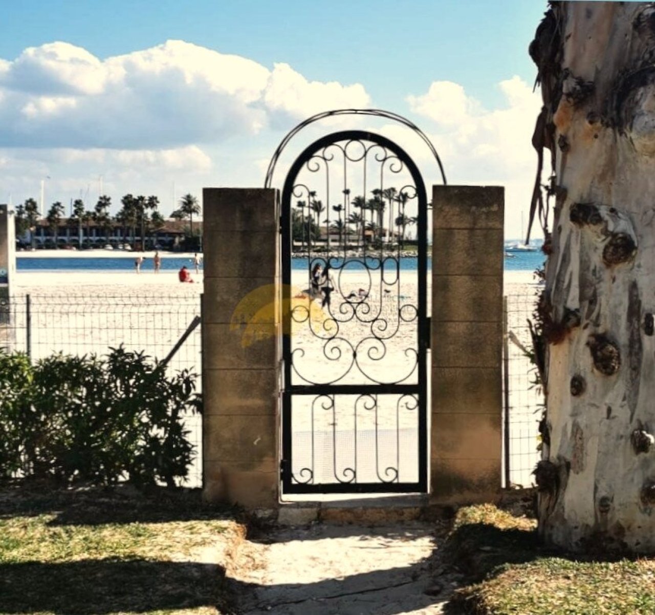 Ausgang von der Analge direkt zum Strand Ausgang von der Analge direkt zum Strand