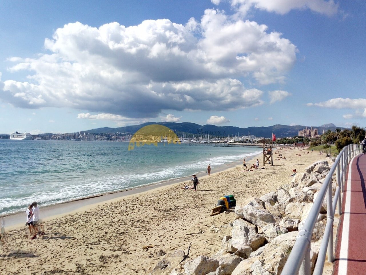 Direkter Strandzugang mit unverbaubarem Meerblick und Hafenpanorama Direkter Strandzugang mit unverbaubarem Meerblick und Hafenpanorama