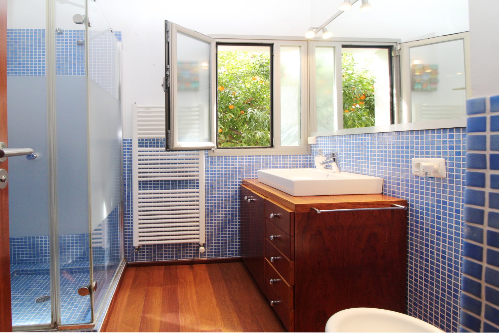 Bad mit Dusche Bad mit Dusche