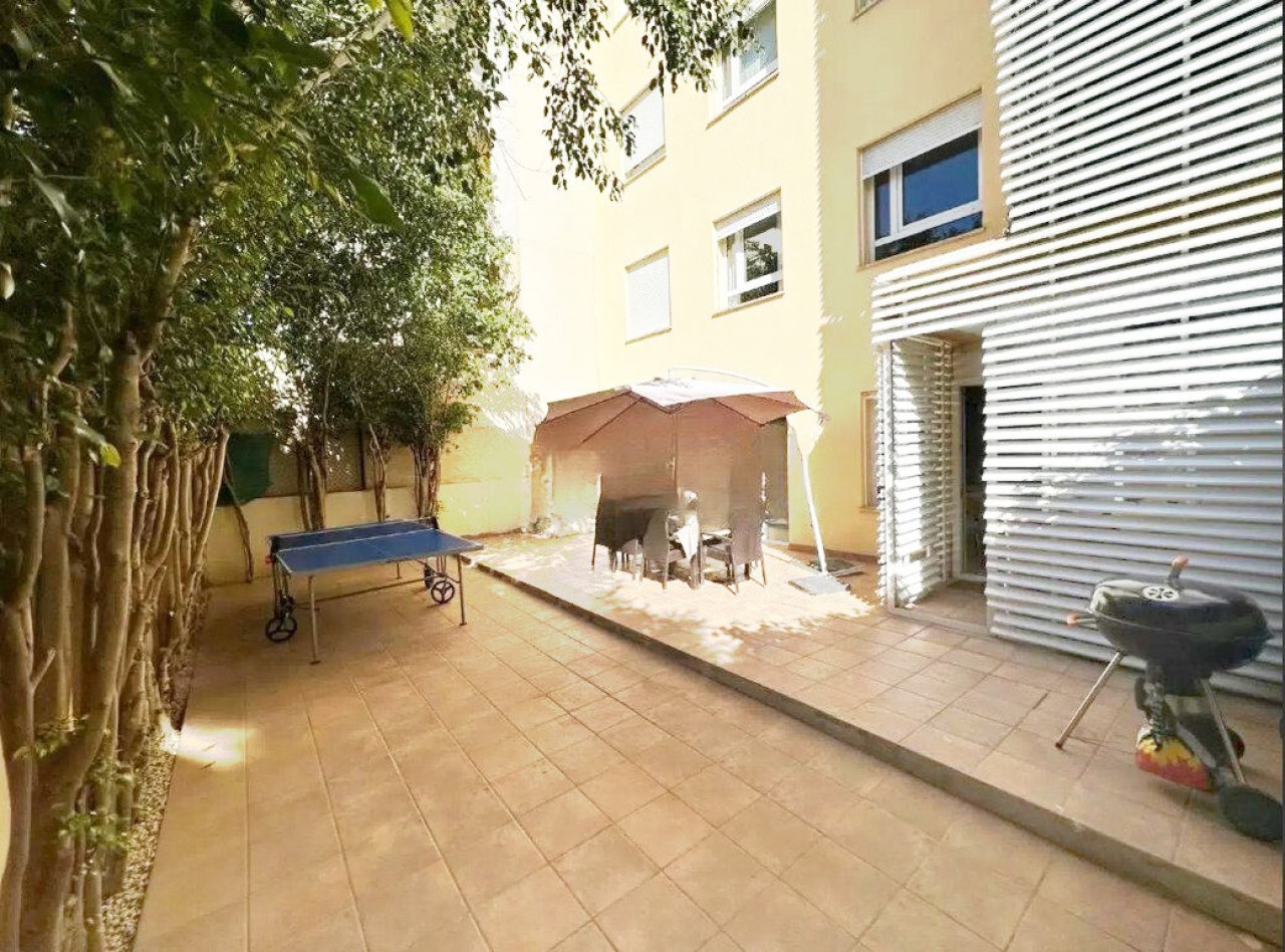 Terrassenidyll mit Privatsphäre und vielfältigen Aufenthaltszonen