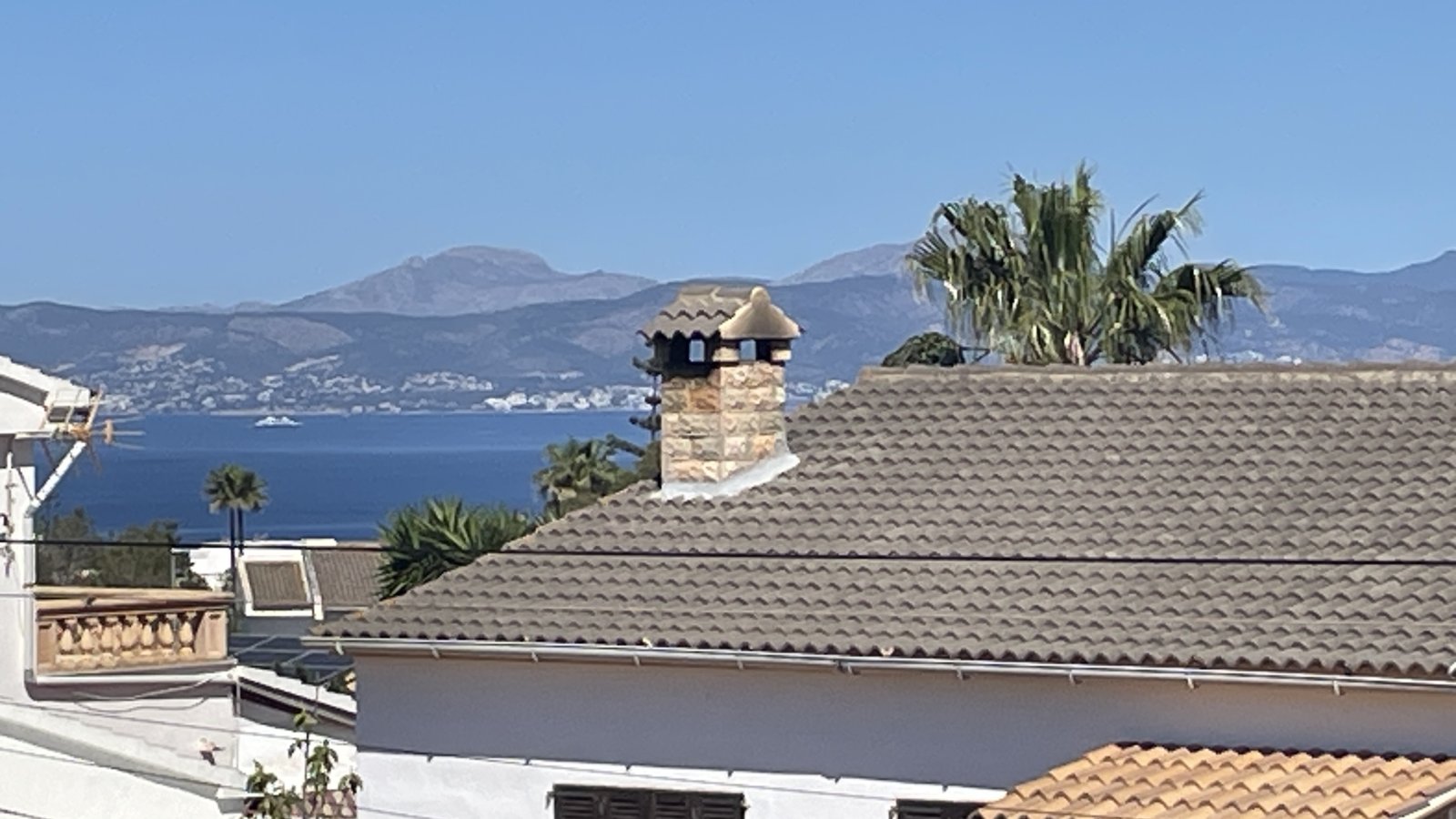 Blick vom Balkon auf das Meer Blick vom Balkon auf das Meer