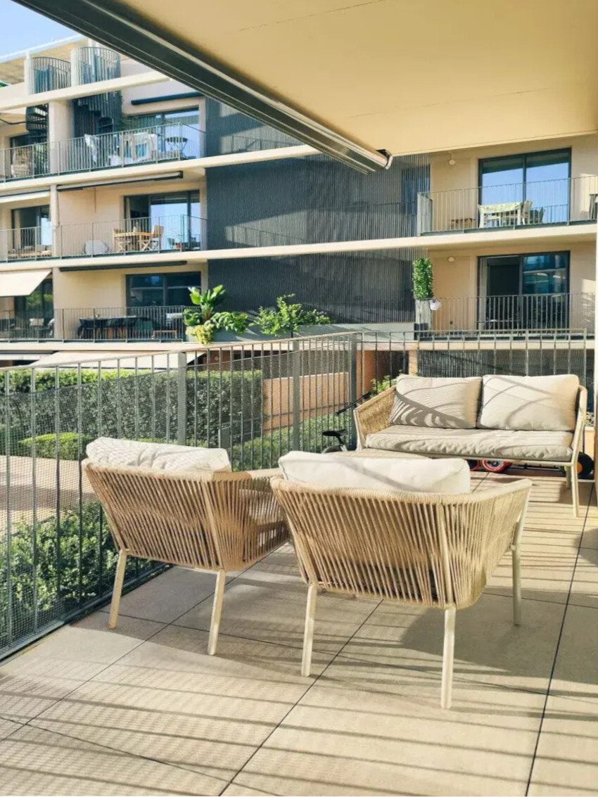 Modern Elegance and Mediterranean Comfort – Stylish Apartment with Balcony and Community Pool