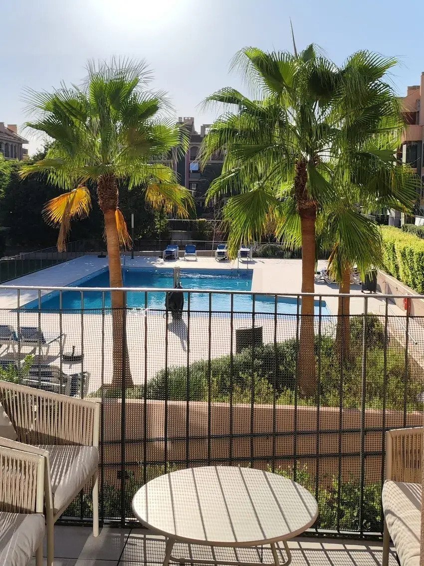 Modern Elegance and Mediterranean Comfort – Stylish Apartment with Balcony and Community Pool