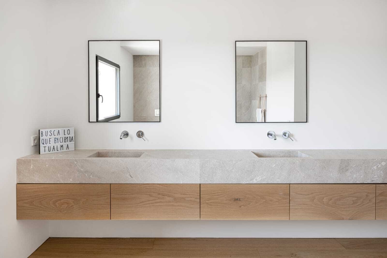 Elegant property with spacious plot and high-quality furnishings - your retreat in the countryside