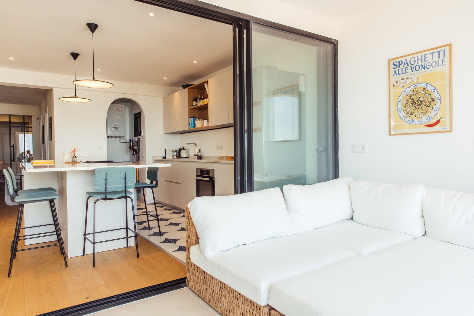 Elegant apartment with breathtaking sea and mountain views