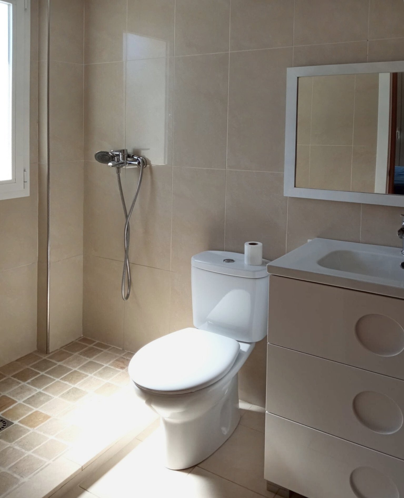 Charming Ground-Floor Apartment– With Private Garden and Pool Access