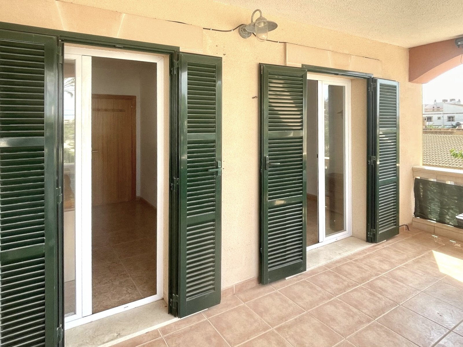 Mediterranean Corner Townhouse – just a few steps from the sea