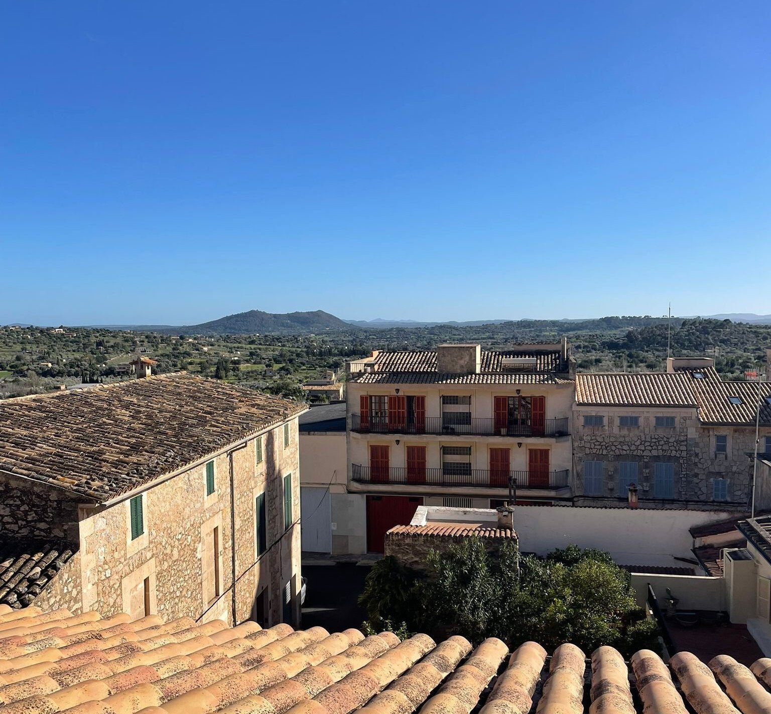Charming Mallorcan Townhouse in the Heart of Caimari – Stylishly Renovated with Rooftop Terrace