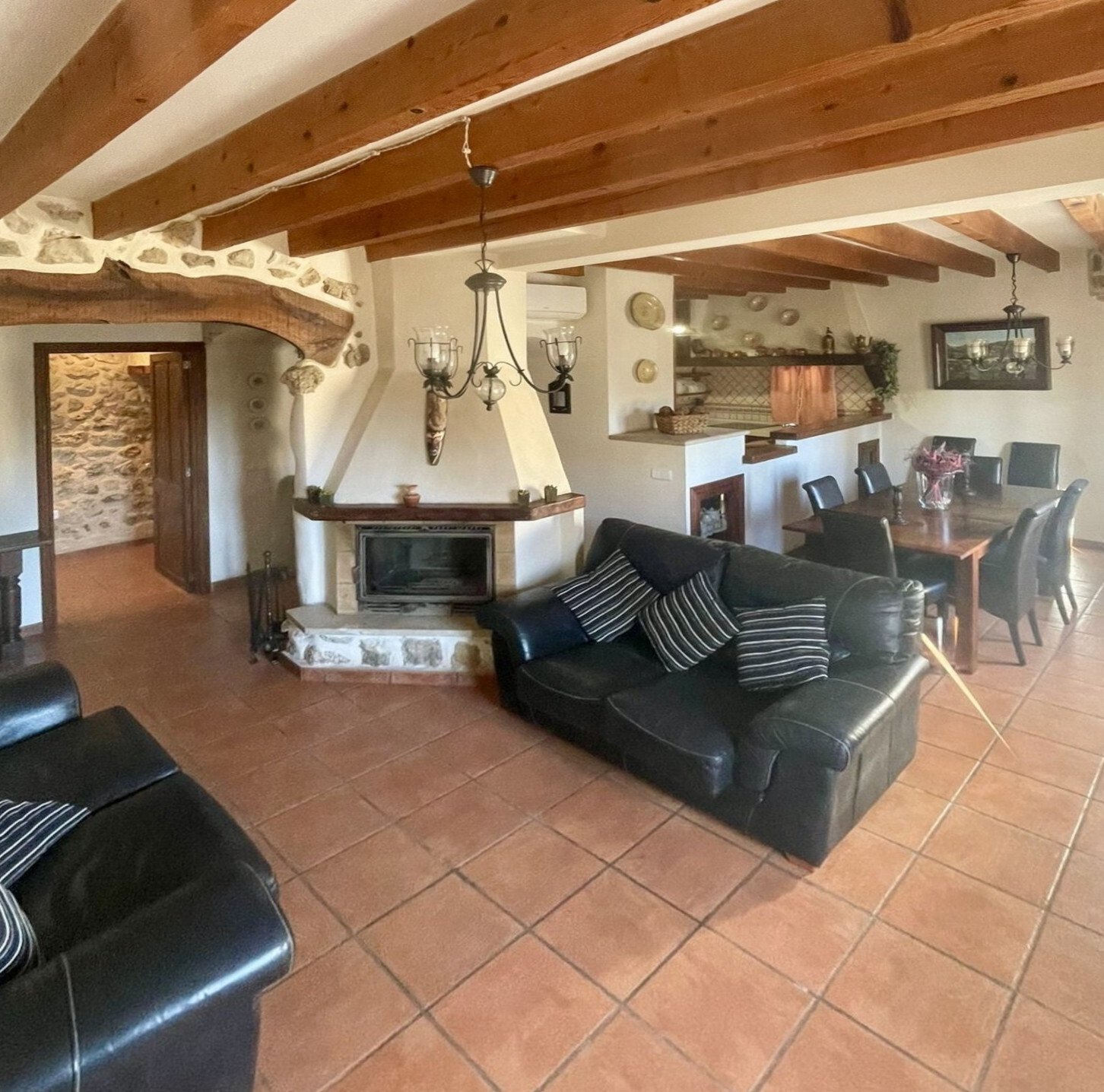 Charming Mallorcan Townhouse in the Heart of Caimari – Stylishly Renovated with Rooftop Terrace