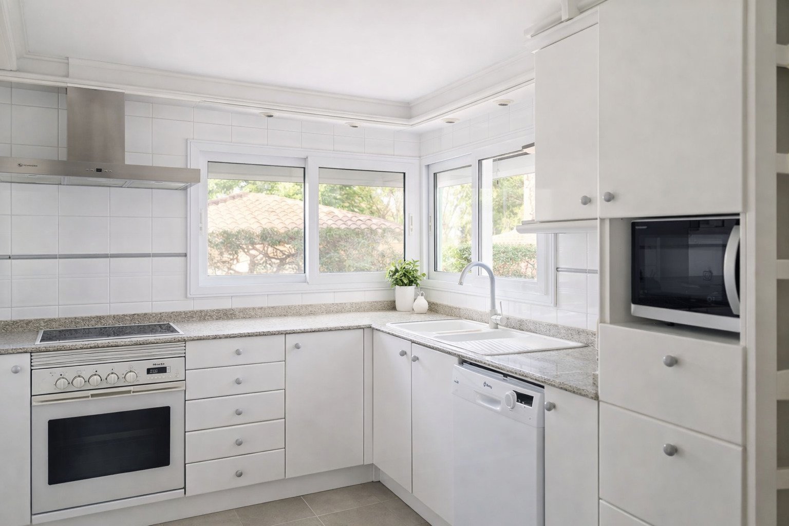 Exklusive First-Line-Villa mit unverbaubarem Meerblick und ETV