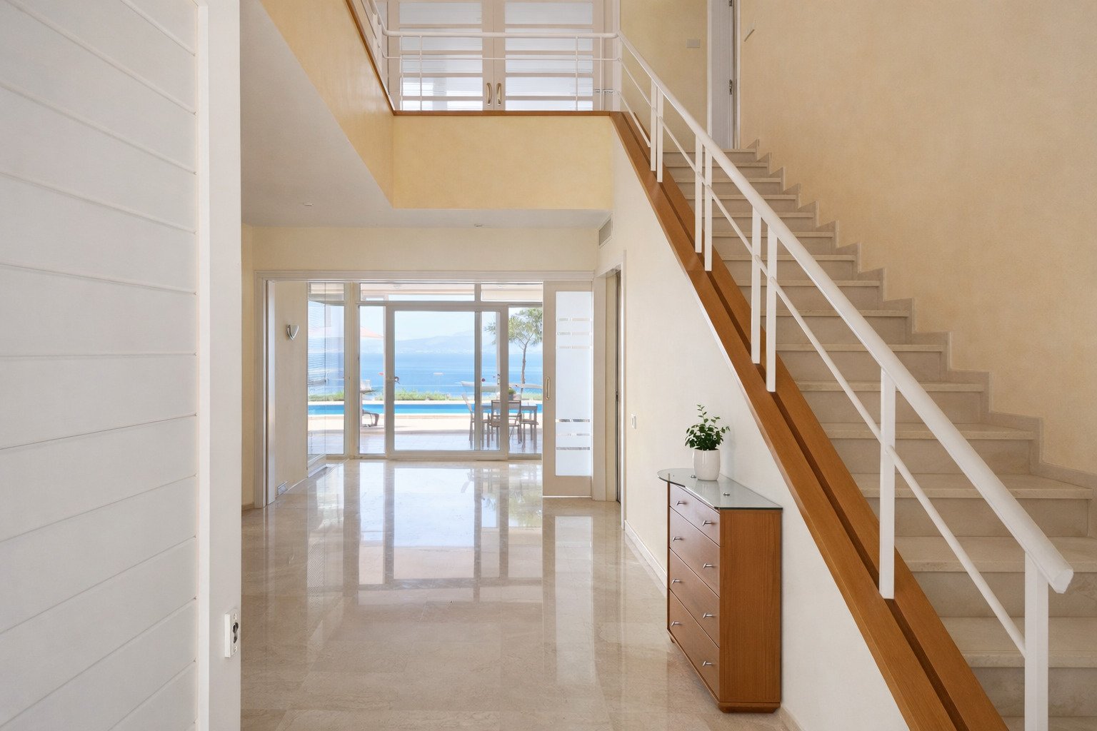 Exklusive First-Line-Villa mit unverbaubarem Meerblick und ETV