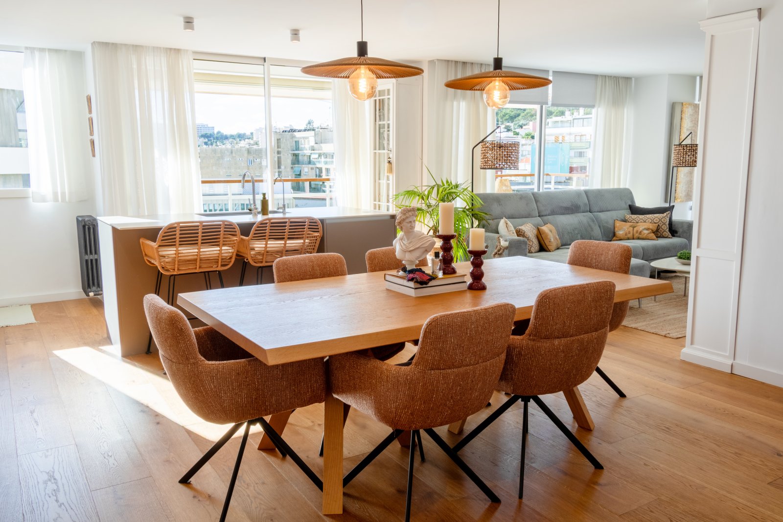 Designer apartment with cathedral view & two terraces 