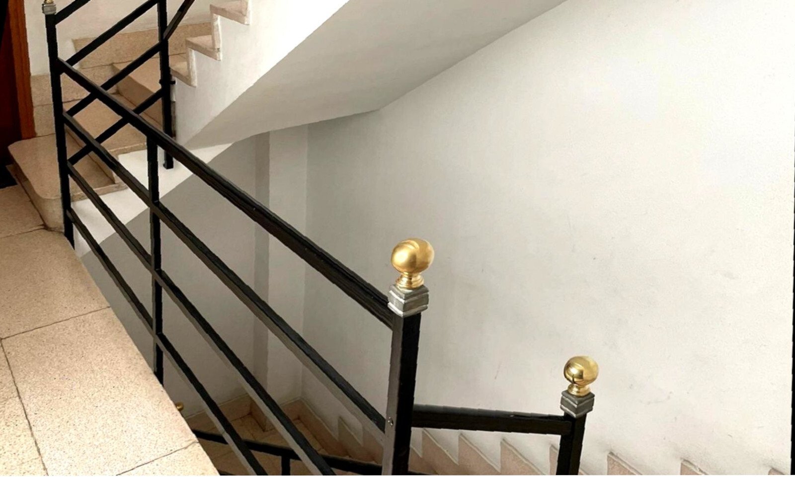 Spacious period apartment on the 3rd floor in the centre of Es Coll d'en Rabassa - just a few minutes' walk from the beach