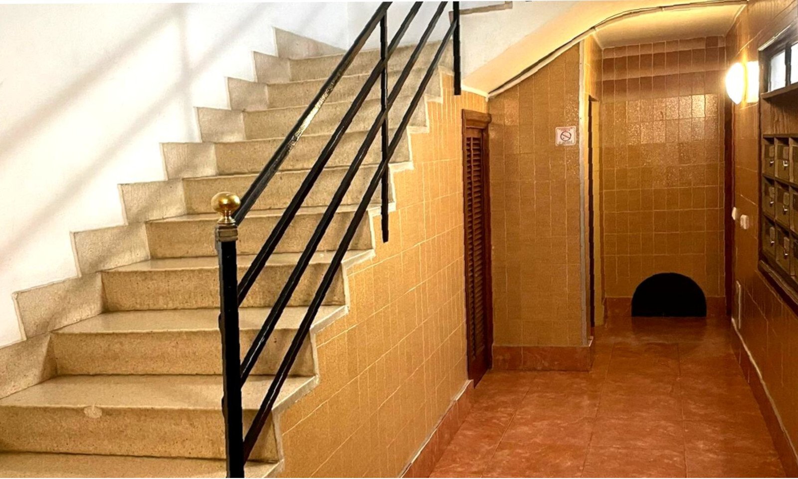 Spacious period apartment on the 3rd floor in the centre of Es Coll d'en Rabassa - just a few minutes' walk from the beach