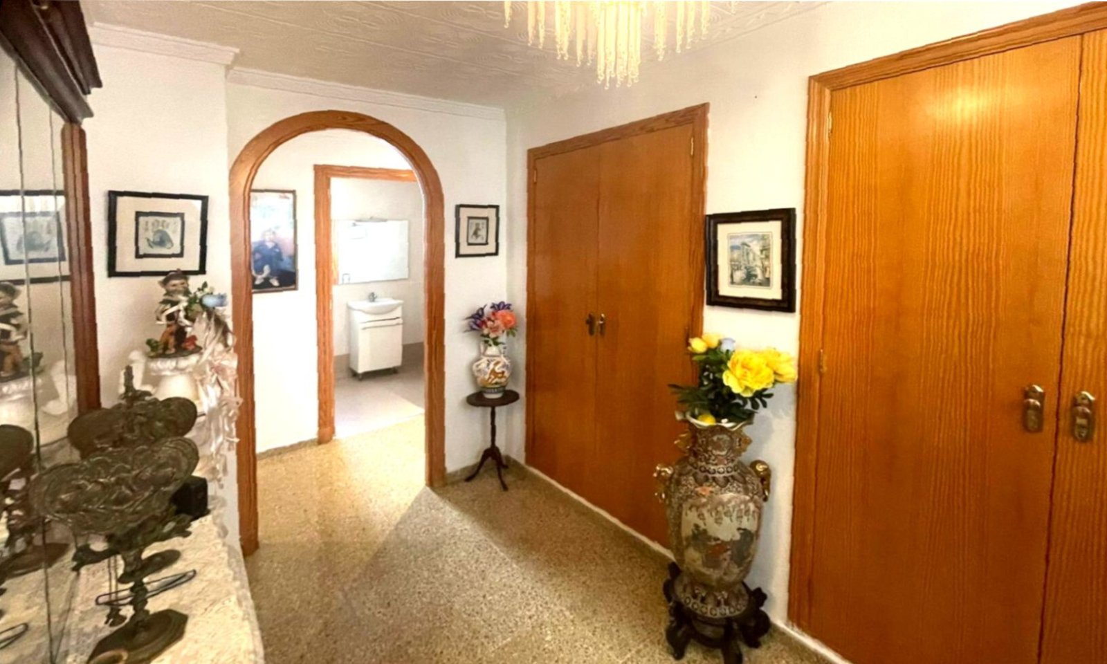 Spacious period apartment on the 3rd floor in the centre of Es Coll d'en Rabassa - just a few minutes' walk from the beach