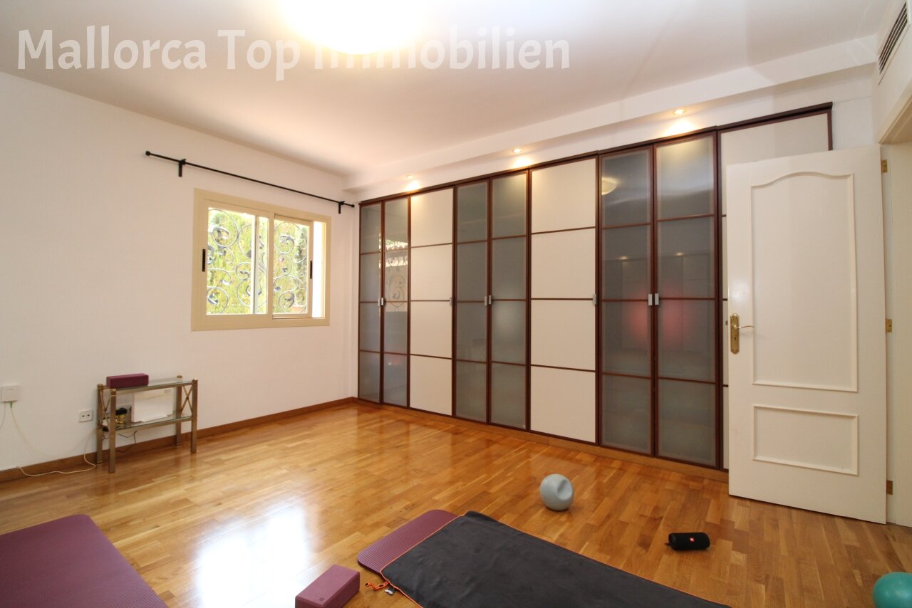 Stylish villa near the beach club Mhares