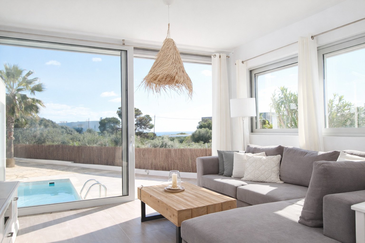 Contemporary Luxury Bungalow with Sea Views, Saltwater Pool and Panoramic Rooftop Terrace