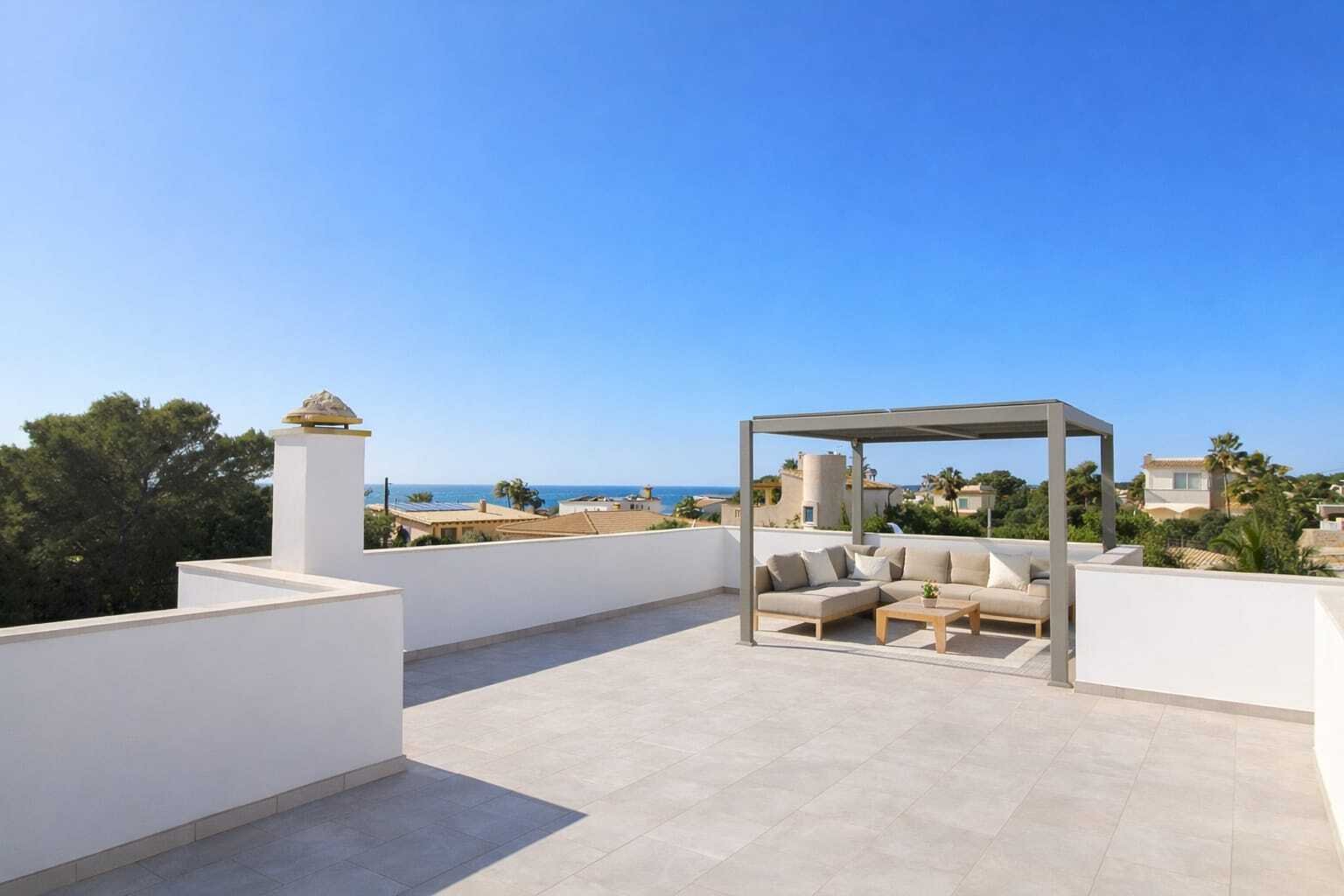 Contemporary Luxury Bungalow with Sea Views, Saltwater Pool and Panoramic Rooftop Terrace