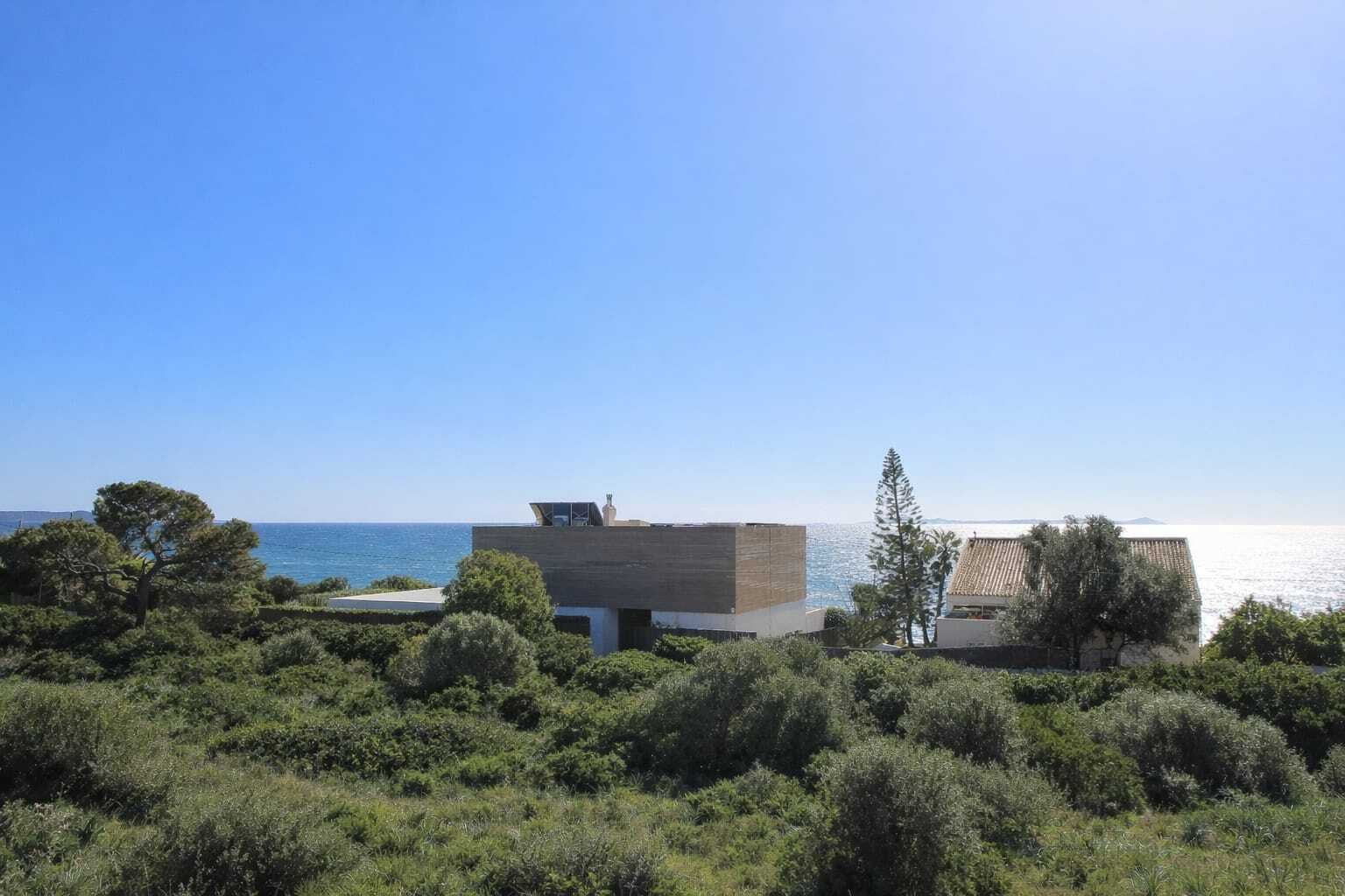 Contemporary Luxury Bungalow with Sea Views, Saltwater Pool and Panoramic Rooftop Terrace