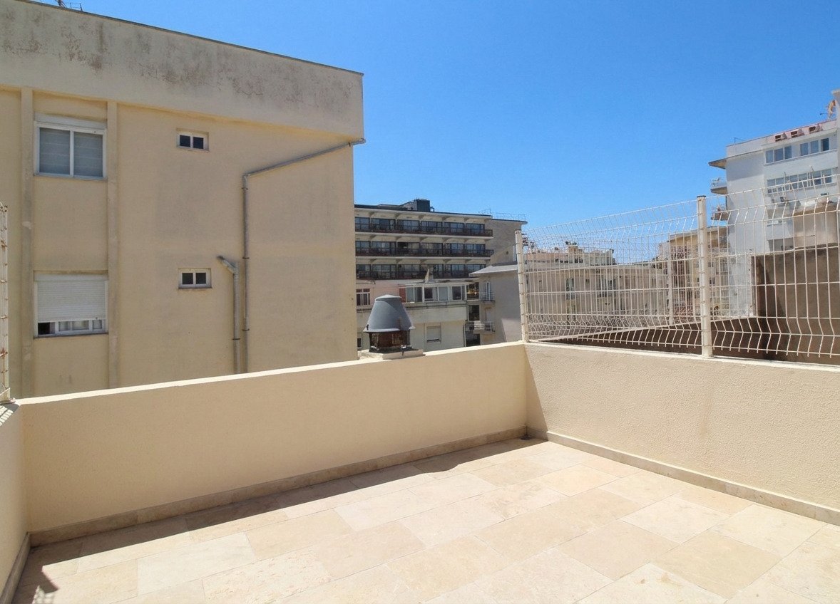 Spectacular terraced house with sea views in El Arenal