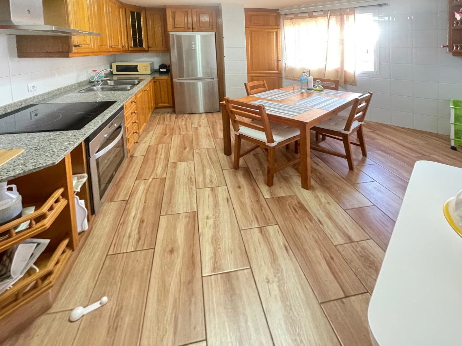 Bright top-floor apartment in Palma – refined living with balcony and private parking in sought-after Foners