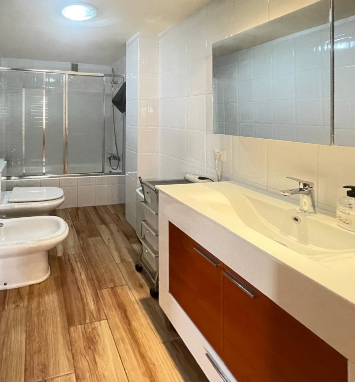 Bright top-floor apartment in Palma – refined living with balcony and private parking in sought-after Foners