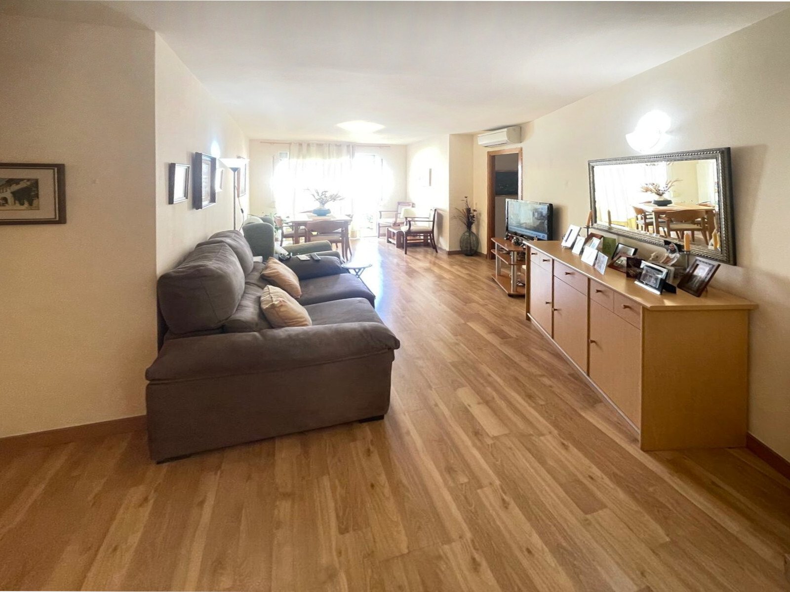 Bright top-floor apartment in Palma – refined living with balcony and private parking in sought-after Foners