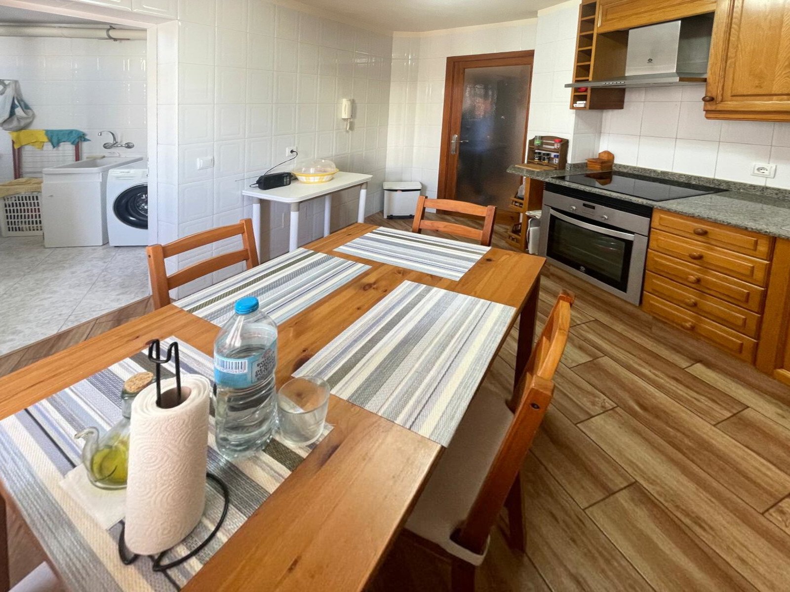 Bright top-floor apartment in Palma – refined living with balcony and private parking in sought-after Foners