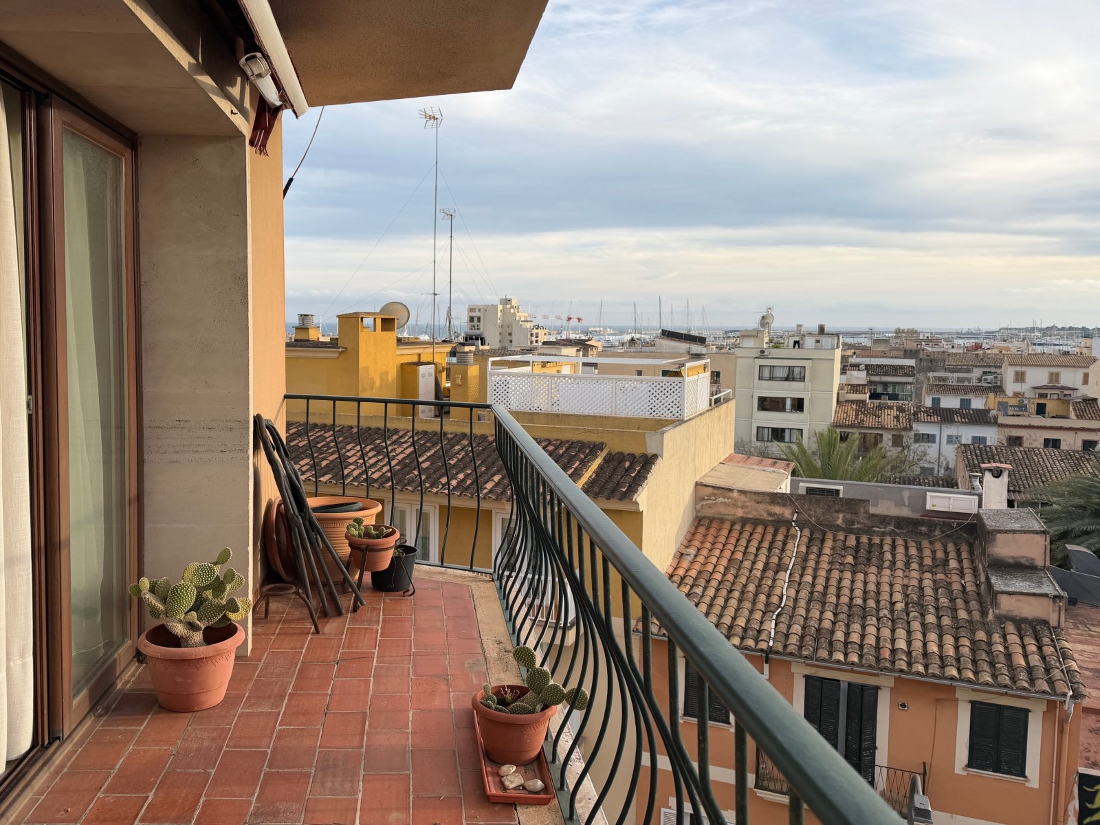 Penthouse with Spectacular Panoramic Views over Palma – A Hidden Gem in Santa Catalina 