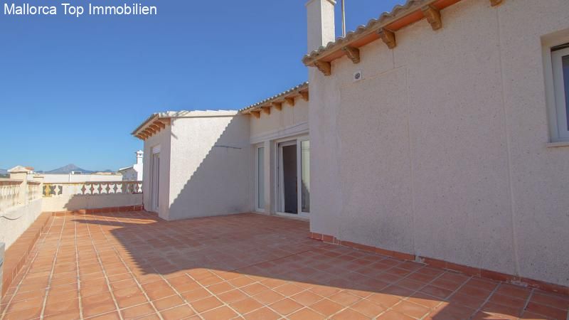 Luxusvilla mit Blick auf Port Adriano