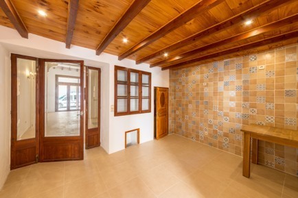 Llucmajor City. Renovated townhouse for living and working