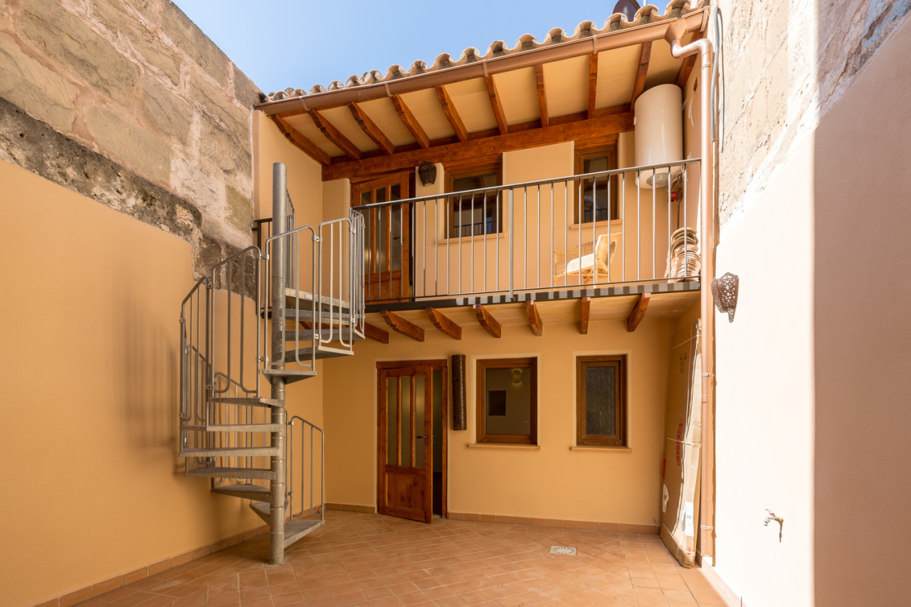 Llucmajor City. Renovated townhouse for living and working