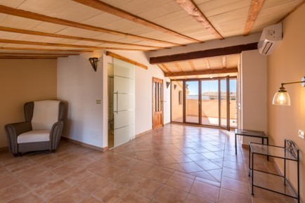 Llucmajor City. Renovated townhouse for living and working