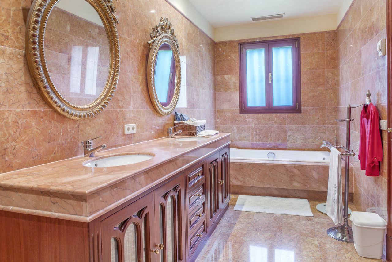 Son Veri Nou. Luxury villa of the highest class in 1. Line