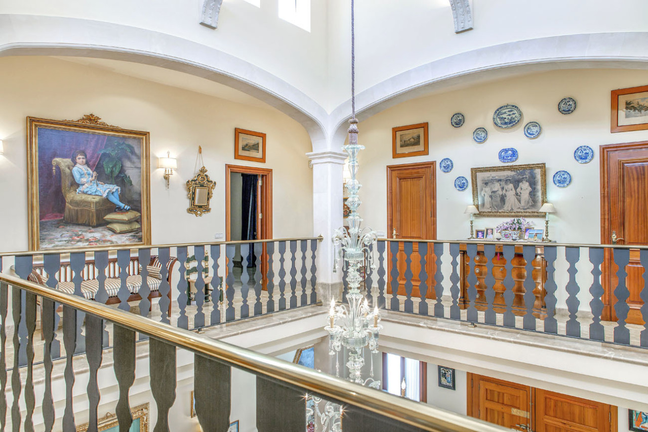 Son Veri Nou. Luxury villa of the highest class in 1. Line