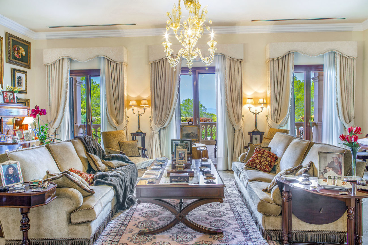 Son Veri Nou. Luxury villa of the highest class in 1. Line