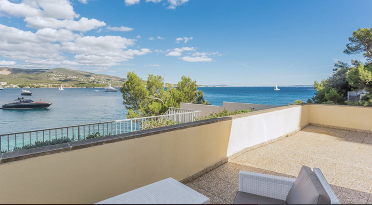 Terrasse mit Blick auf das Mittelmeer Terrasse mit Blick auf das Mittelmeer