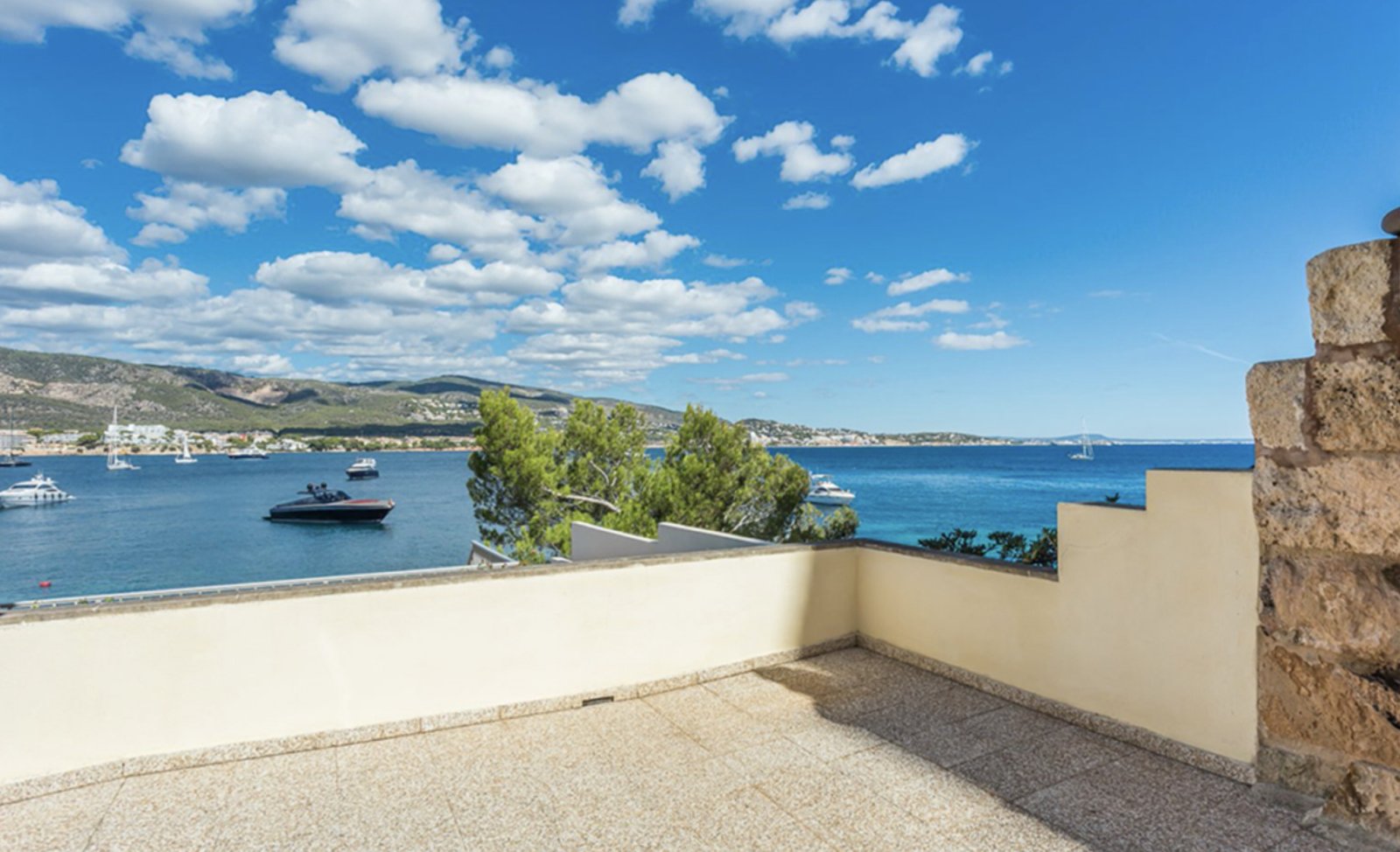 Terrasse mit Blick auf das Mittelmeer Terrasse mit Blick auf das Mittelmeer