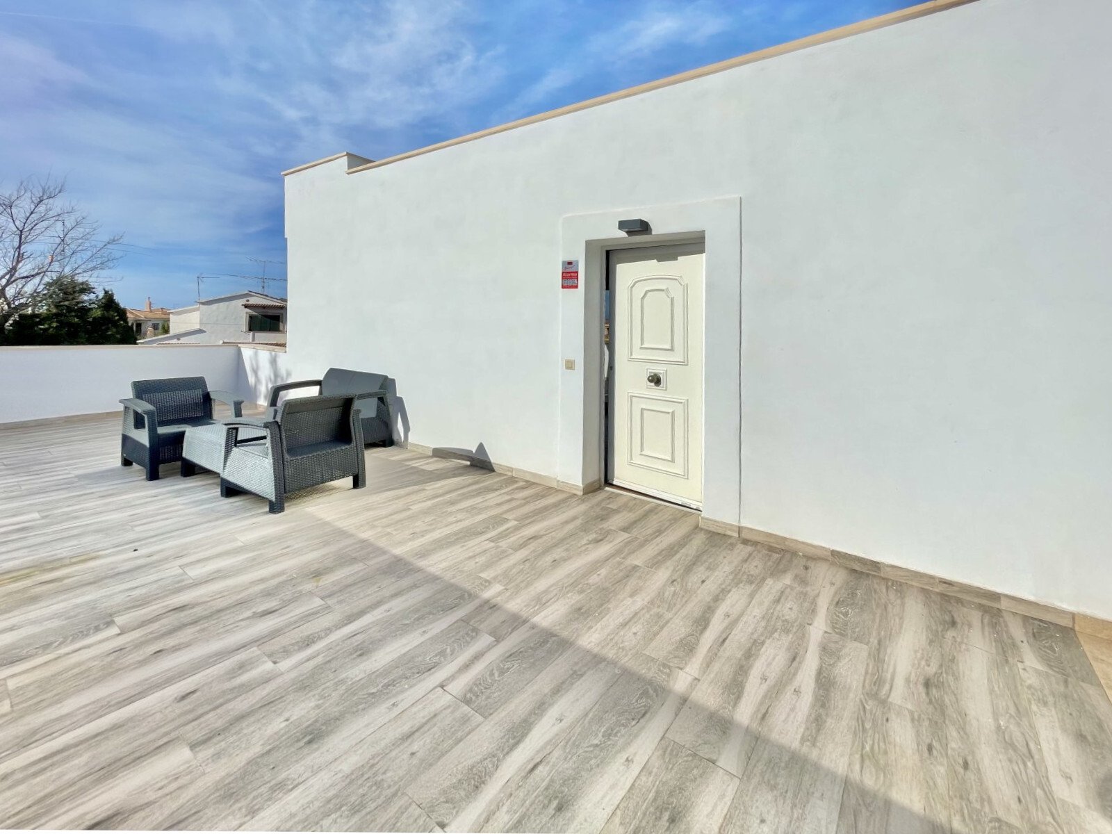 Terrace area with high-quality wooden flooring and direct building access Terrace area with high-quality wooden flooring and direct building access