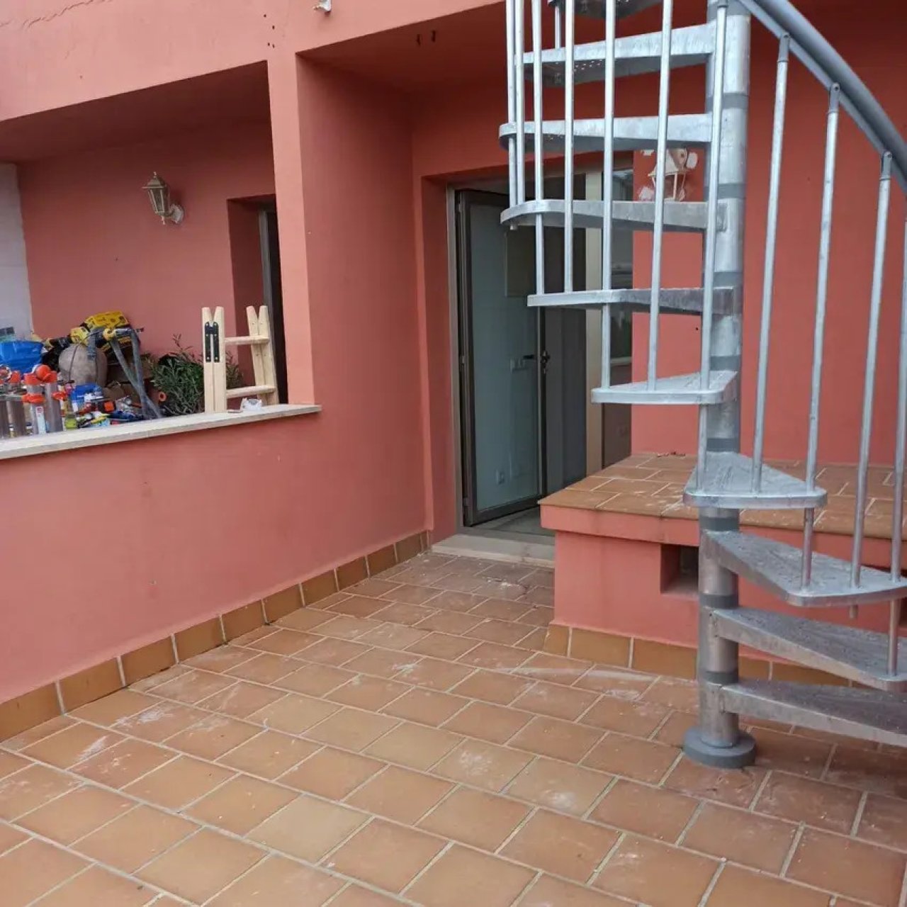 Practical outdoor area with spiral staircase and direct house access