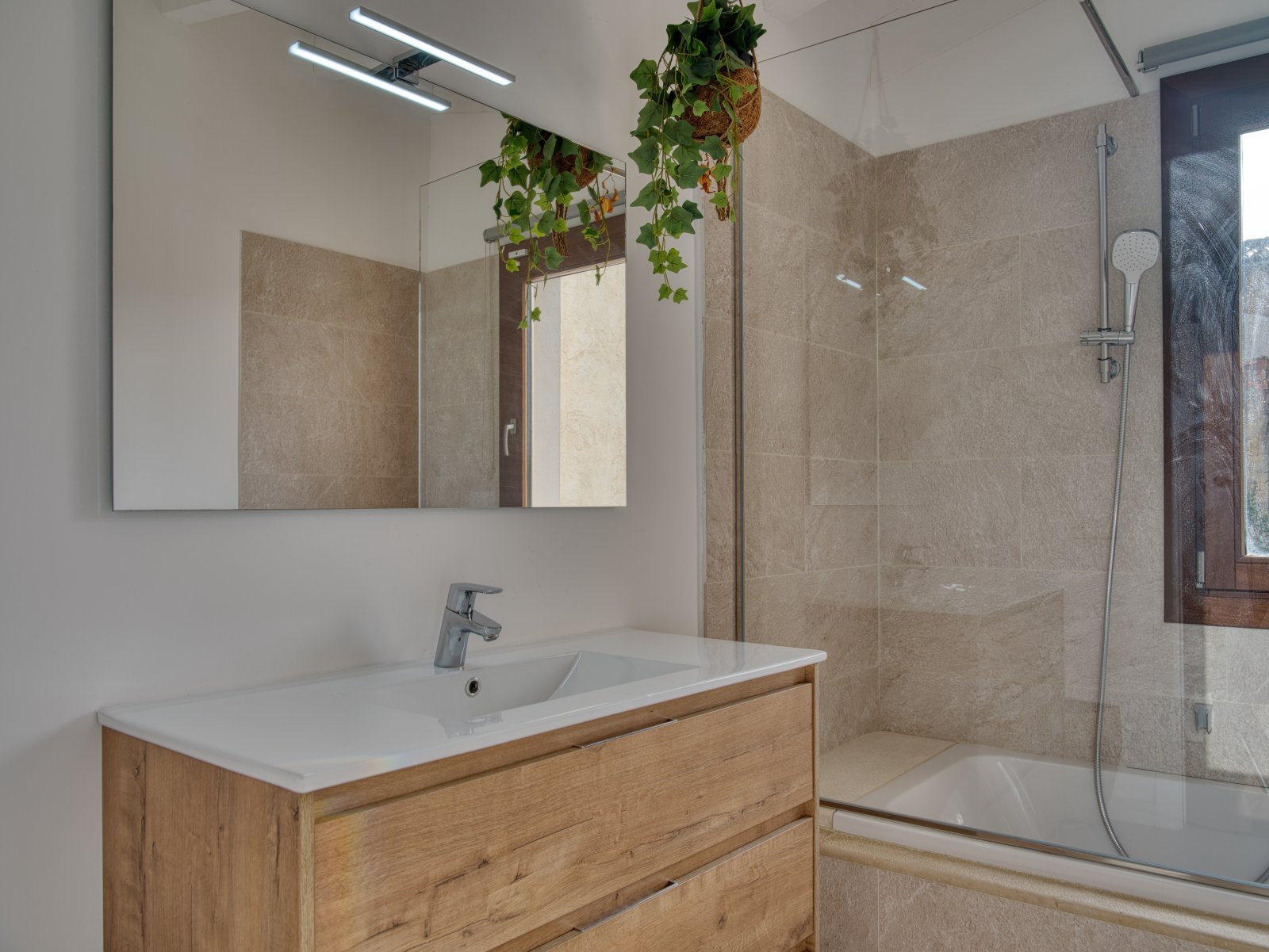Modern bathroom with walk-in shower, mirror cabinet, and high-quality sanitary fittings Modern bathroom with walk-in shower, mirror cabinet, and high-quality sanitary fittings